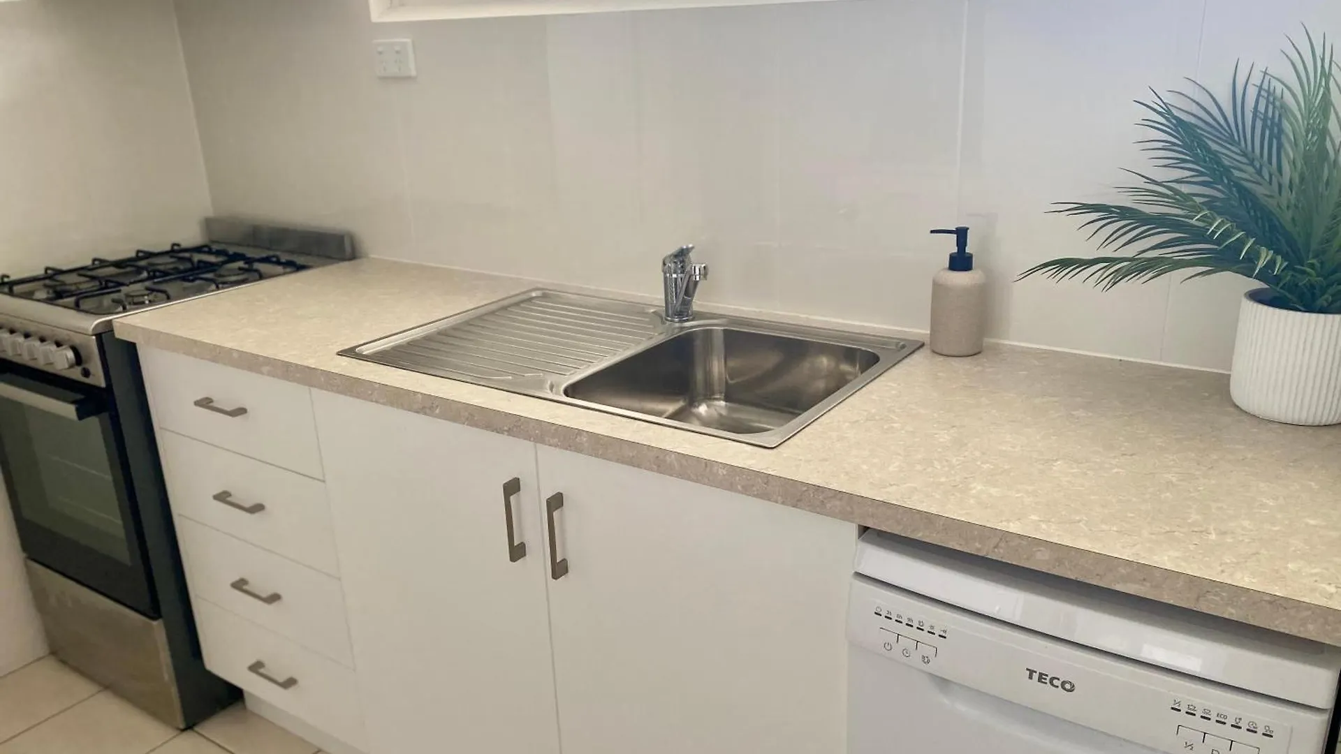 Apartment Meander To The Strand On Mckinley Townsville